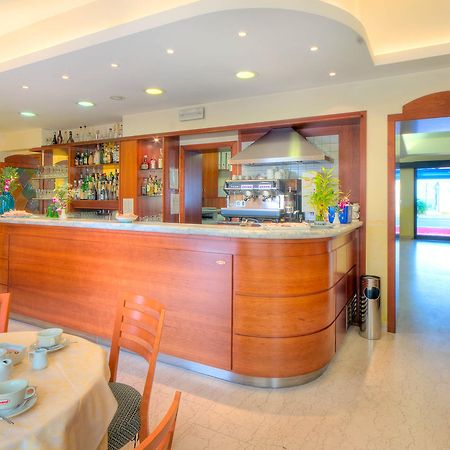 Hotel Il Caminetto Porto San Giorgio Bagian luar foto